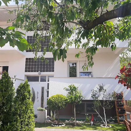 アパート No 13 モスタル