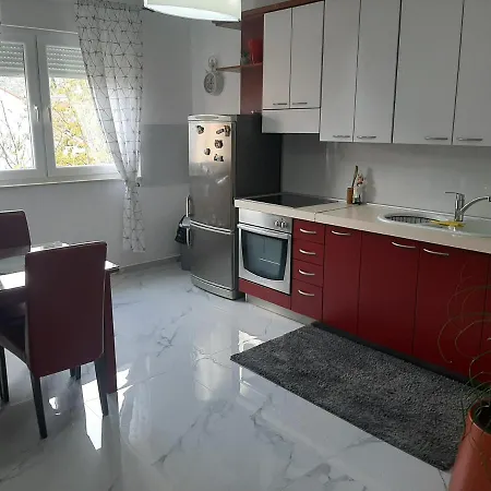 No 13 * موستار