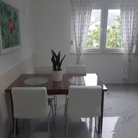 No 13 * موستار