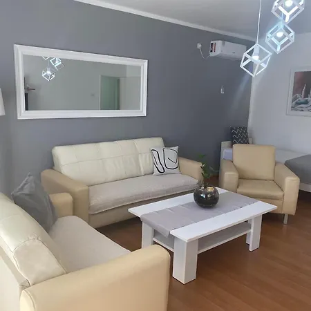 No 13 * موستار