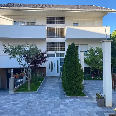 شقة No 13 موستار