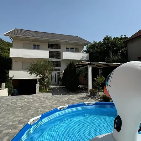 No 13 * モスタル