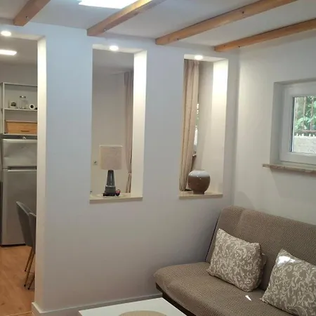 No 13 アパート モスタル