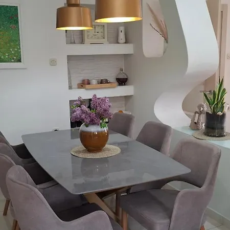No 13 Апартаменты